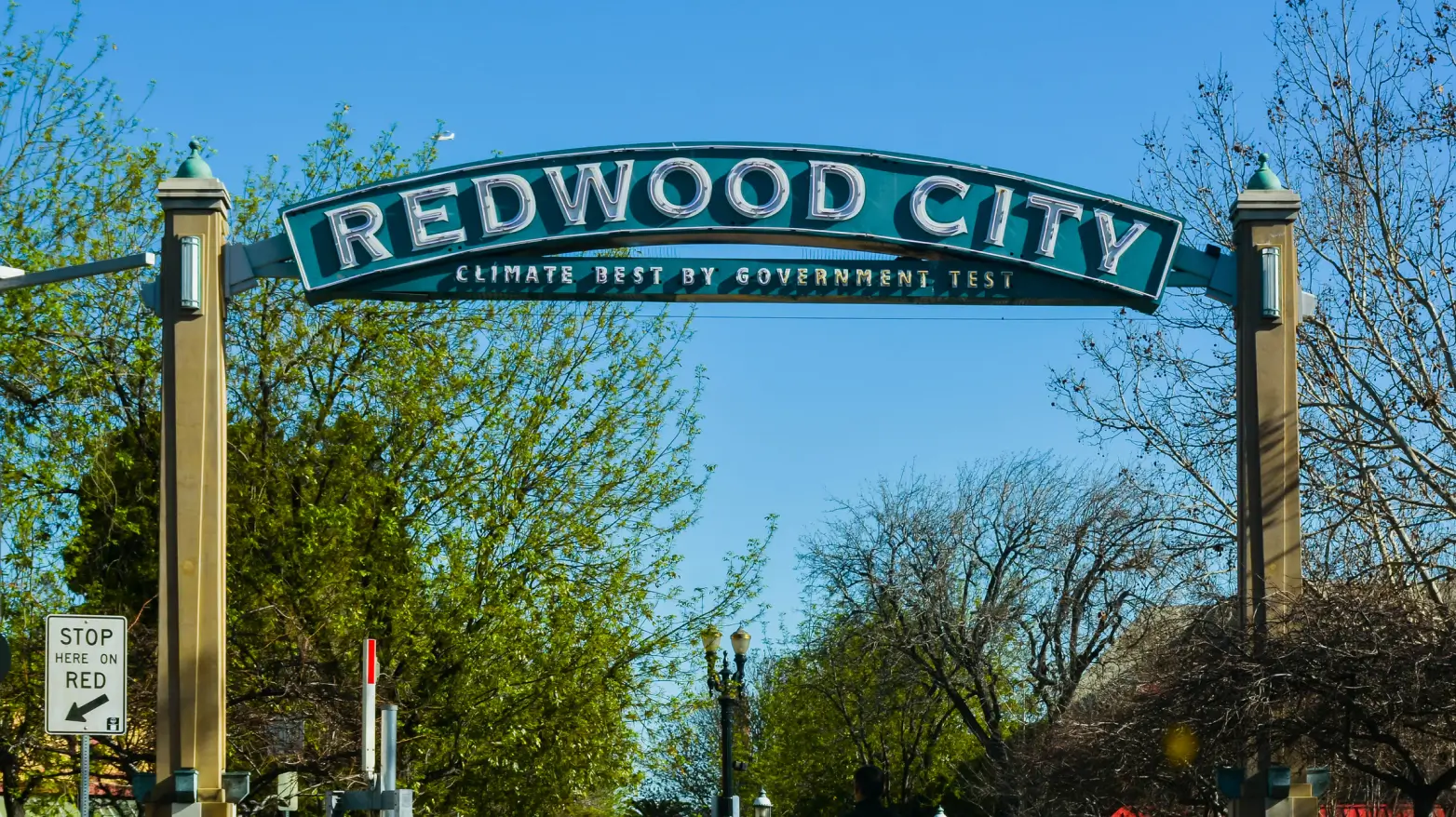 Photo of the city of Silicon Valley (Redwood City)